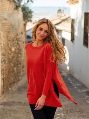 Mersea Catalina Crewneck Mini Pocket Sweater in Cherry Red size OS